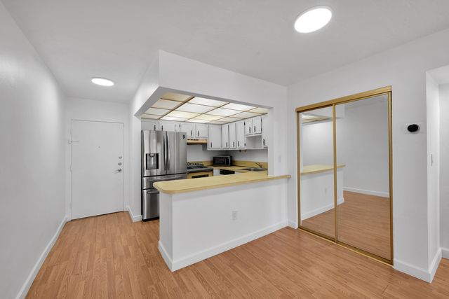 7100 NW 17th Street 217, Plantation, FL 33313