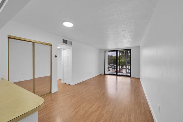 7100 NW 17th Street 217, Plantation, FL 33313