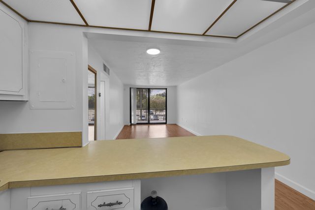 7100 NW 17th Street 217, Plantation, FL 33313