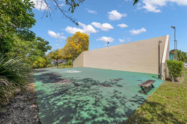 7100 NW 17th Street 217, Plantation, FL 33313