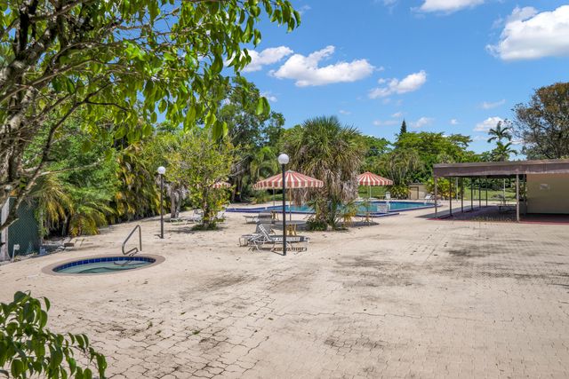 7100 NW 17th Street 217, Plantation, FL 33313