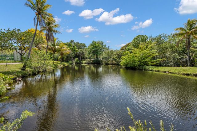 7100 NW 17th Street 217, Plantation, FL 33313