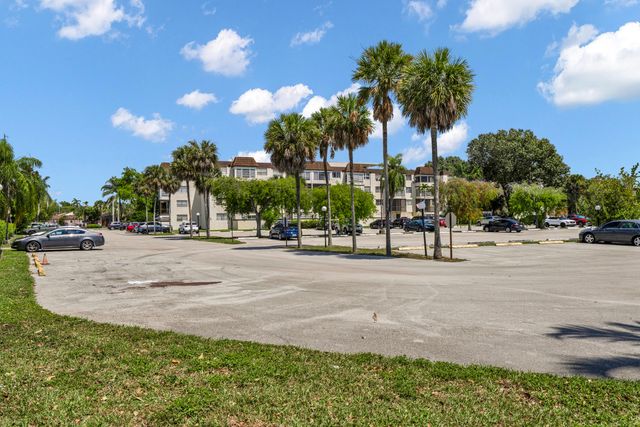 7100 NW 17th Street 217, Plantation, FL 33313