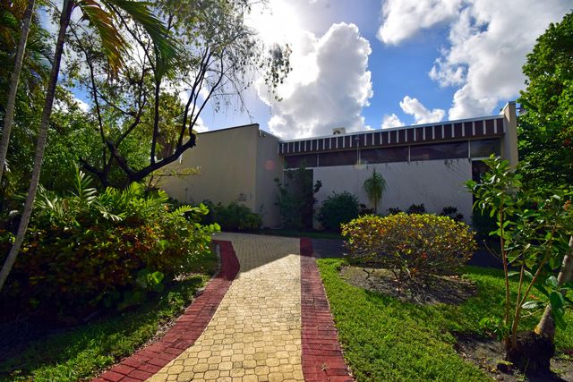 7100 NW 17th Street 217, Plantation, FL 33313