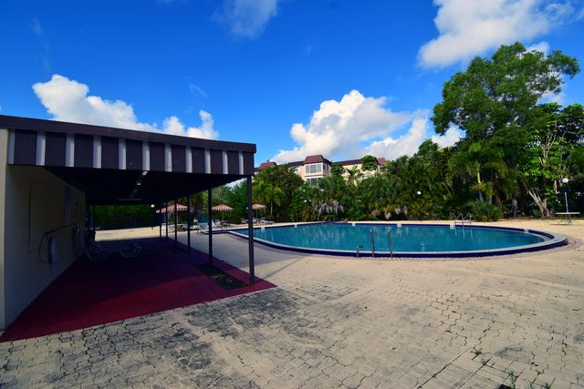 7100 NW 17th Street 217, Plantation, FL 33313