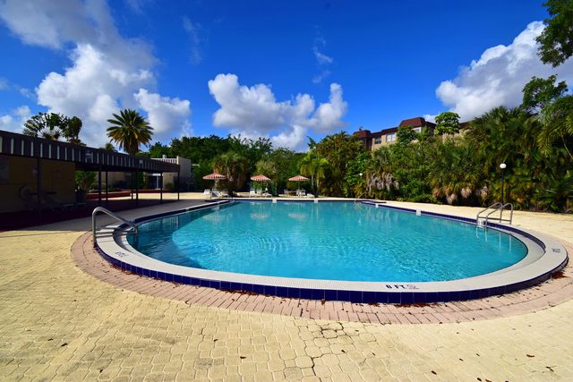 7100 NW 17th Street 217, Plantation, FL 33313