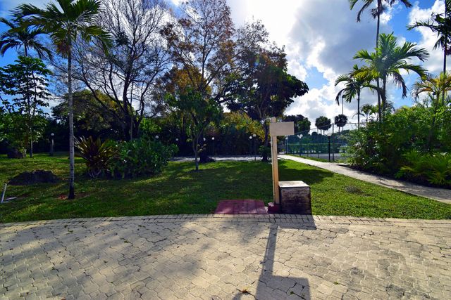 7100 NW 17th Street 217, Plantation, FL 33313