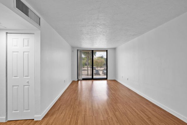 7100 NW 17th Street 217, Plantation, FL 33313