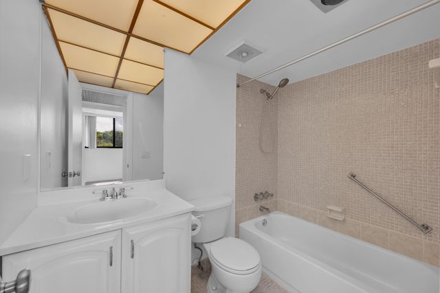 7100 NW 17th Street 217, Plantation, FL 33313