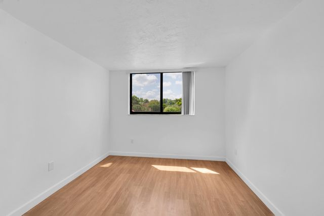 7100 NW 17th Street 217, Plantation, FL 33313