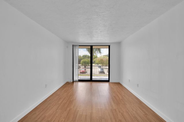 7100 NW 17th Street 217, Plantation, FL 33313