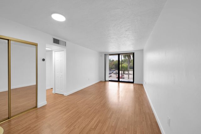 7100 NW 17th Street 217, Plantation, FL 33313