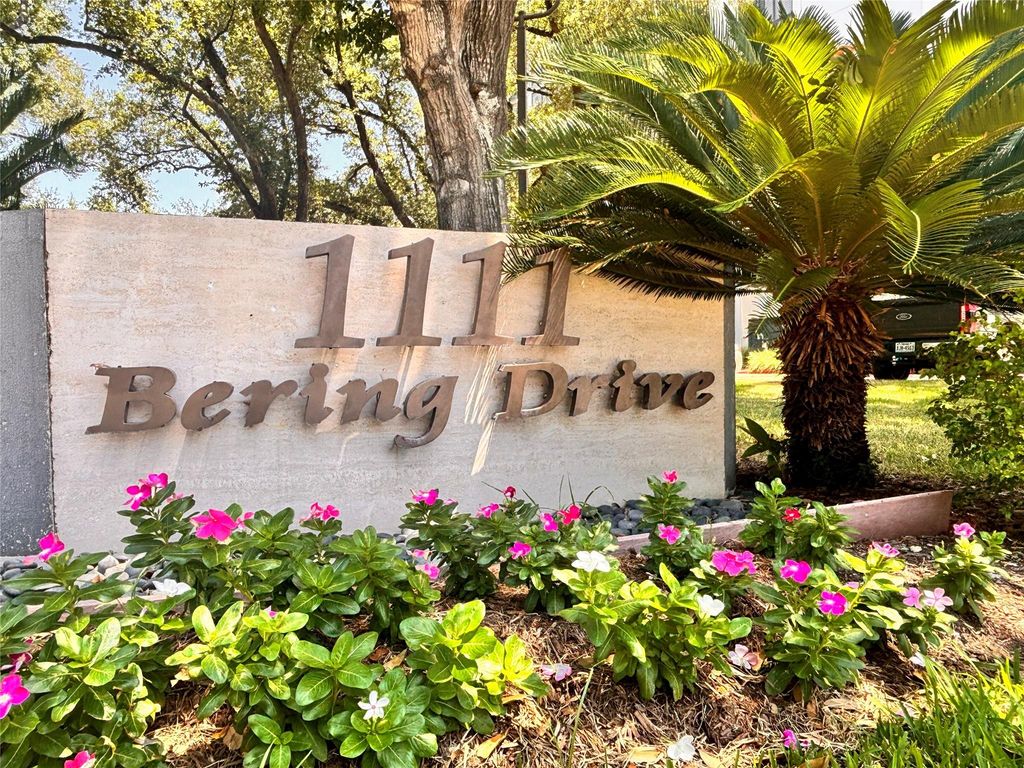 1111 Bering Drive 1205, Houston, TX 77057