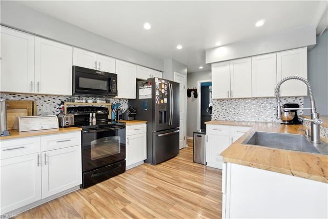 1824 Sharbot CIR, Virginia Beach, VA 23464