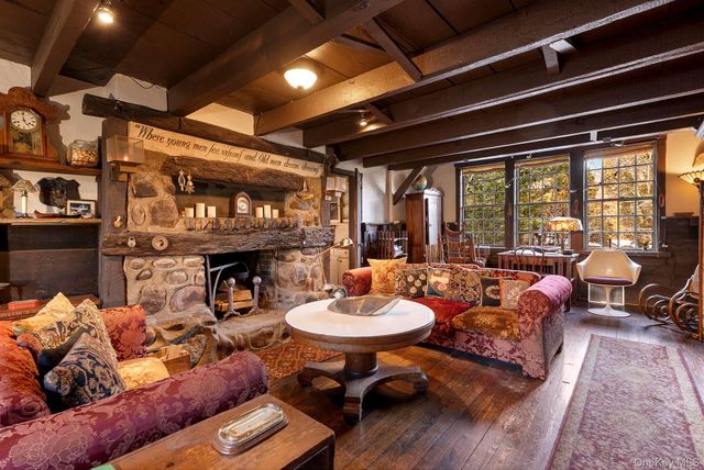 10 John Street, Southampton, NY 11968