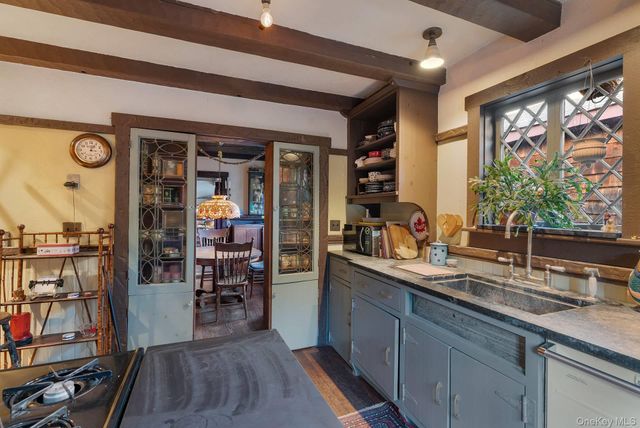 10 John Street, Southampton, NY 11968