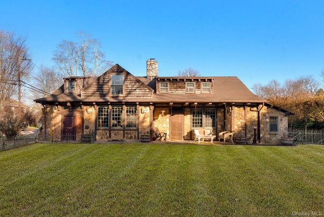 10 John Street, Southampton, NY 11968