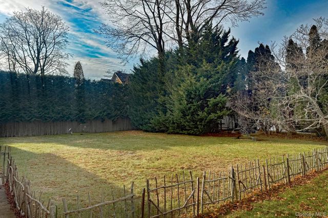 10 John Street, Southampton, NY 11968