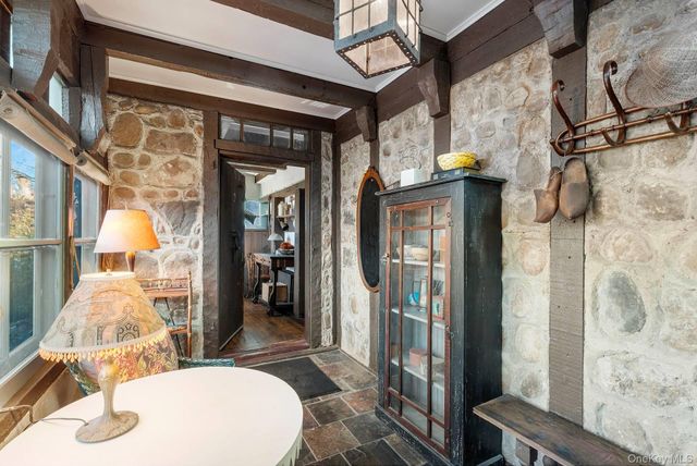 10 John Street, Southampton, NY 11968