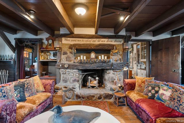 10 John Street, Southampton, NY 11968