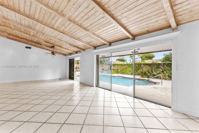 9811 SW 135th Ave, Miami, FL 33186