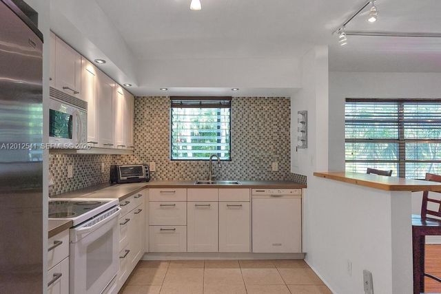 645 NE 77th St 19, Miami, FL 33138