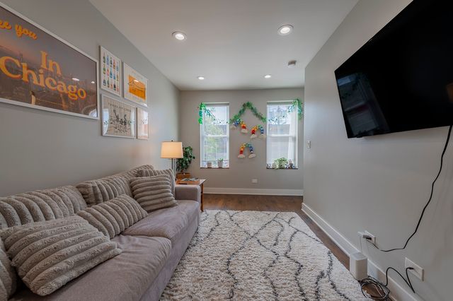 1640 W Blackhawk Street 2, Chicago, IL 60622
