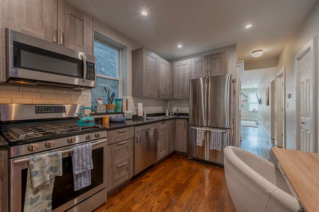 1640 W Blackhawk Street 2, Chicago, IL 60622