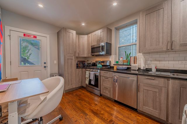 1640 W Blackhawk Street 2, Chicago, IL 60622