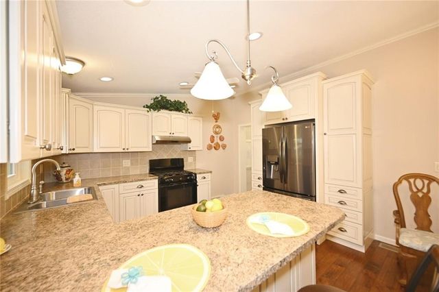 5005 NW Merrimac Avenue, Riverside, MO 64150