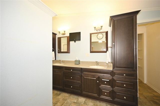 5005 NW Merrimac Avenue, Riverside, MO 64150