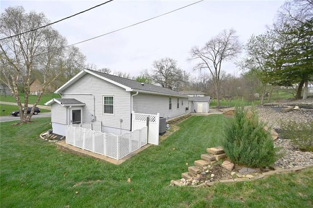 5005 NW Merrimac Avenue, Riverside, MO 64150