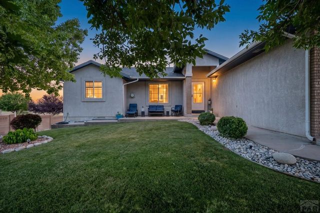 565 S Hook Dr, Pueblo West, CO 81007