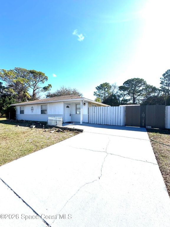 885 Taluga Avenue SE, Palm Bay, FL 32909