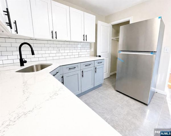 19 Stuyvesant Avenue, Newark, NJ 07106