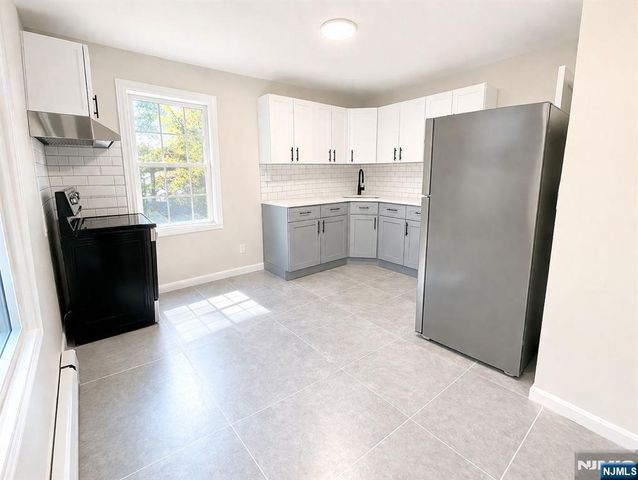 19 Stuyvesant Avenue, Newark, NJ 07106