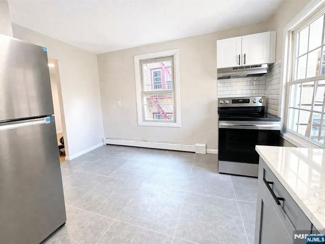 19 Stuyvesant Avenue, Newark, NJ 07106