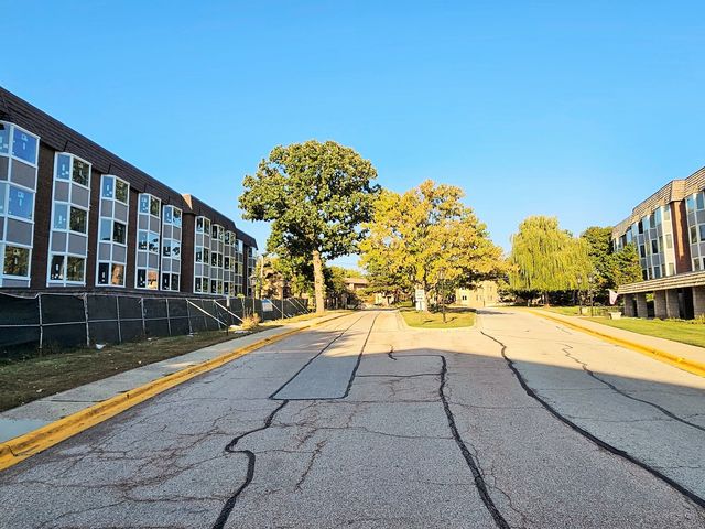 200 Thames Parkway 1K, Park Ridge, IL 60068