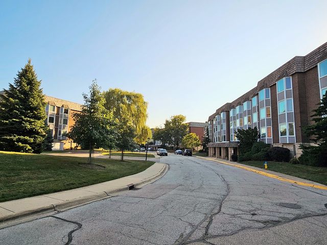 200 Thames Parkway 1K, Park Ridge, IL 60068