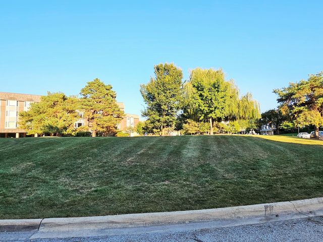 200 Thames Parkway 1K, Park Ridge, IL 60068