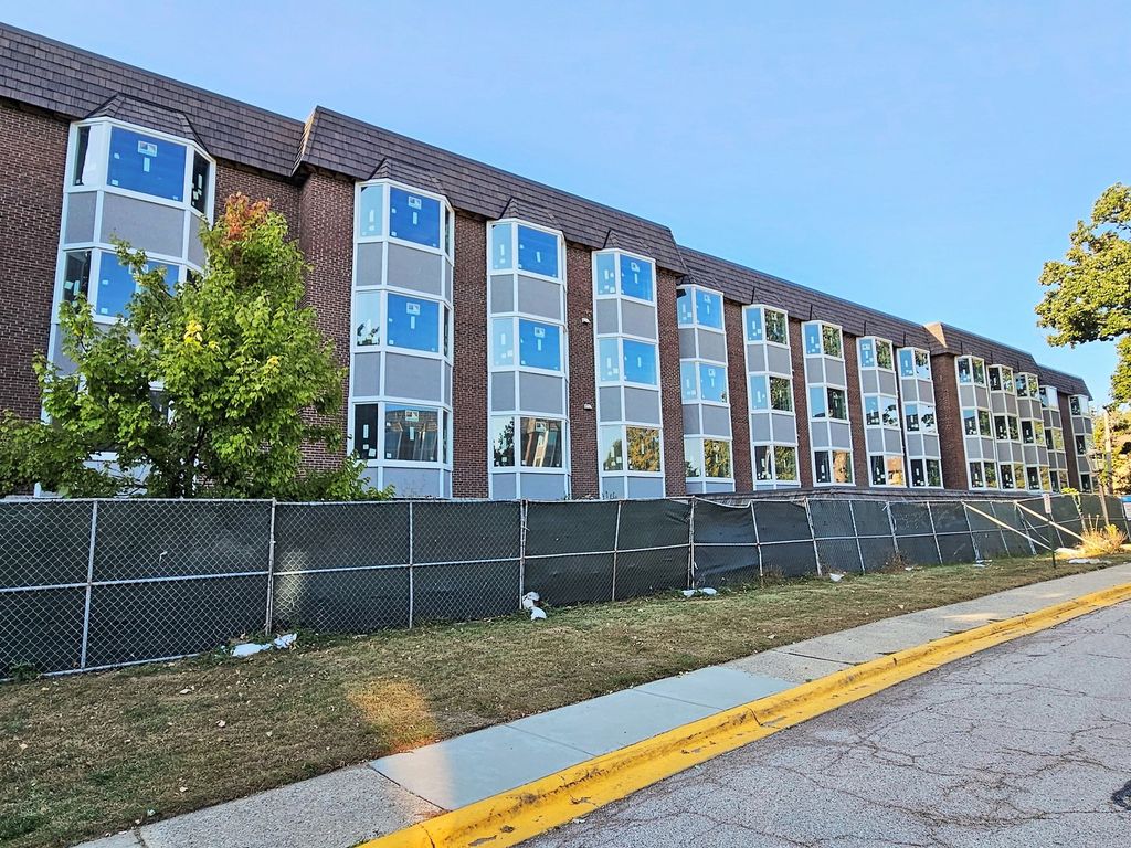 200 Thames Parkway 1K, Park Ridge, IL 60068