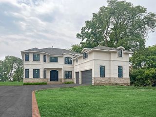 1851 Oakwood Road, Northbrook, IL 60062
