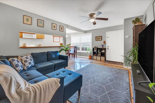 485 James Court C, Glendale Heights, IL 60139