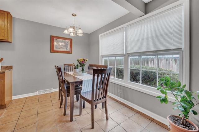 485 James Court C, Glendale Heights, IL 60139