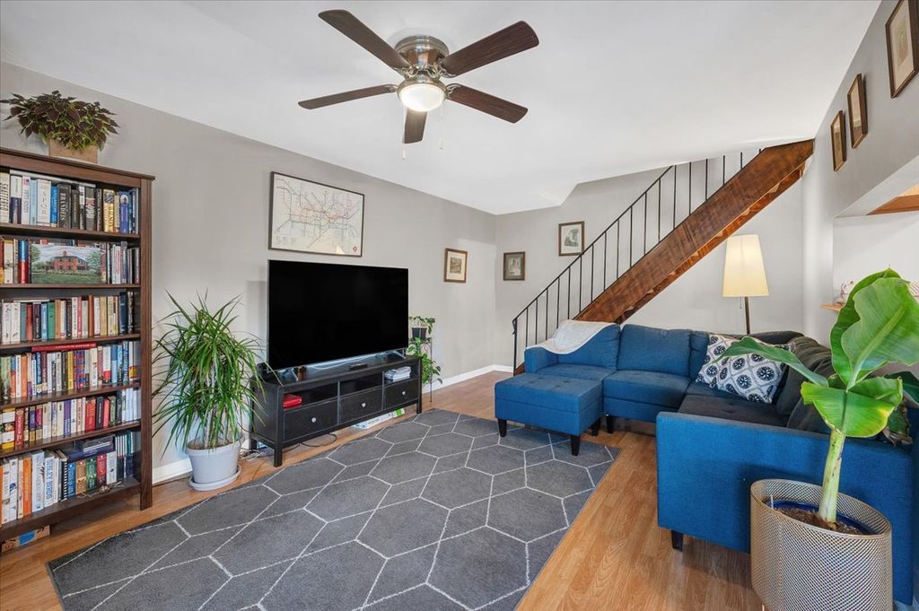 485 James Court C, Glendale Heights, IL 60139