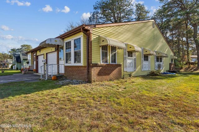 7B Greenwood Lane 62, Whiting, NJ 08759