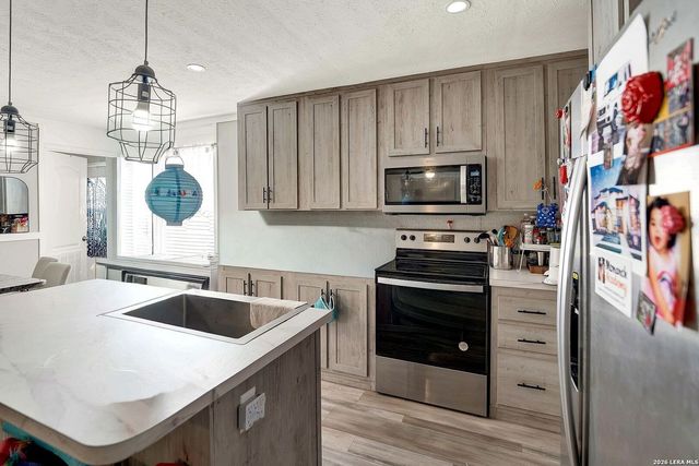 188 County Road 4643, Hondo, TX 78861