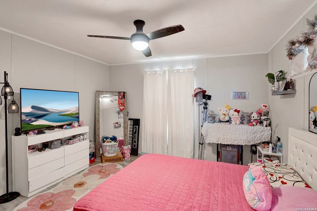 188 County Road 4643, Hondo, TX 78861