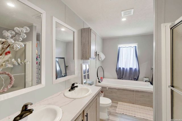 188 County Road 4643, Hondo, TX 78861