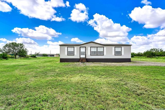 188 County Road 4643, Hondo, TX 78861